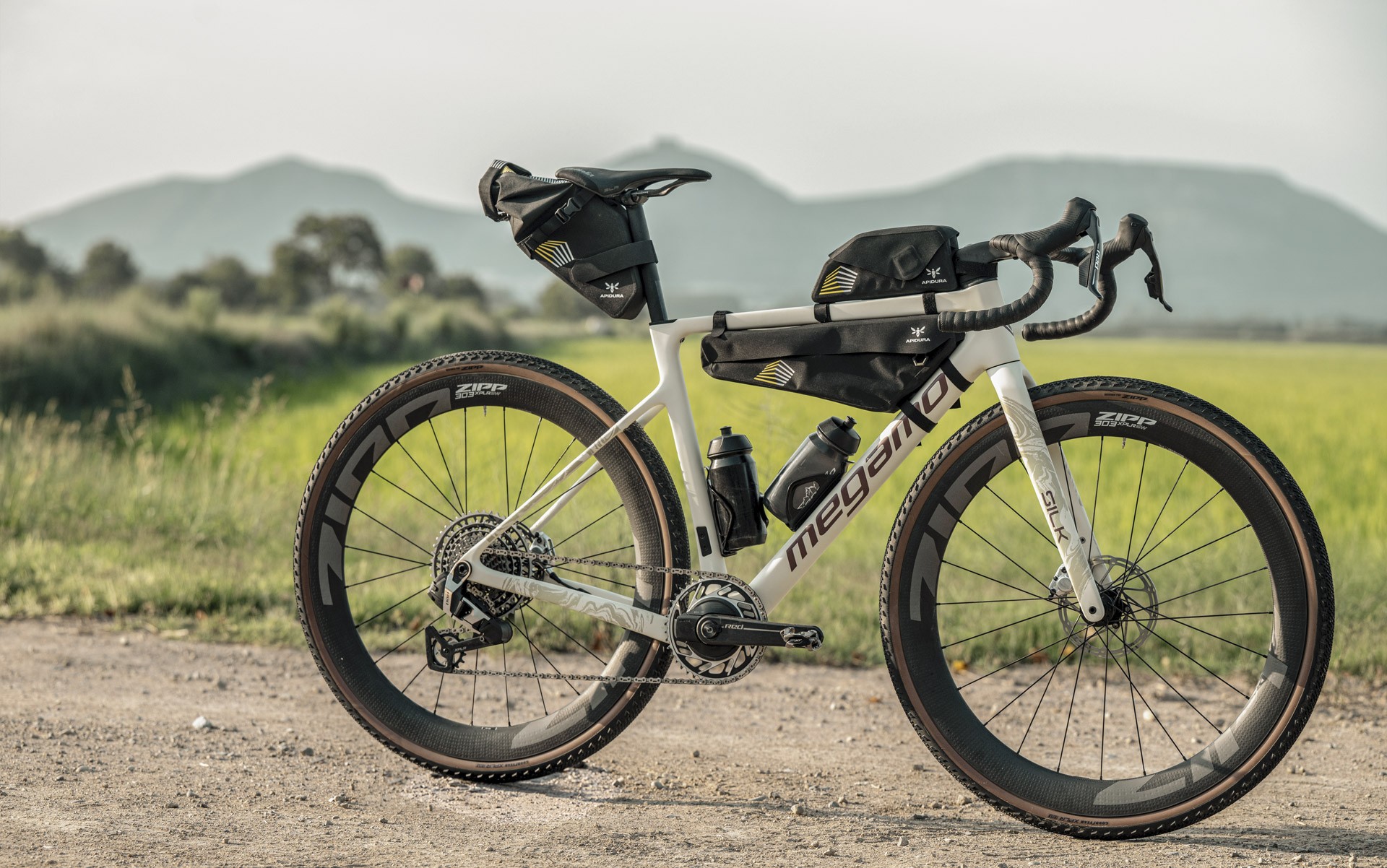 Gravel bike MEGAMO SILK 08 carbon superlight GRX 2x12v 2025 - Foto 16 di 55