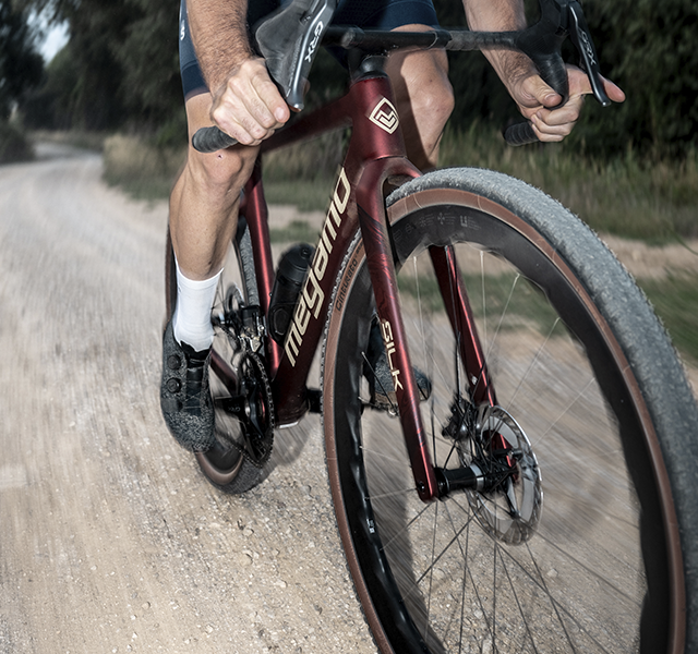 Gravel bike MEGAMO SILK 08 carbon superlight GRX 2x12v 2025 - Foto 33 di 55